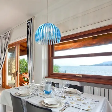 Sleeps 6 Air Con Wifi *