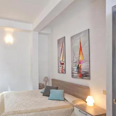 Ferienhaus Sleeps 6 Air Con Wifi
